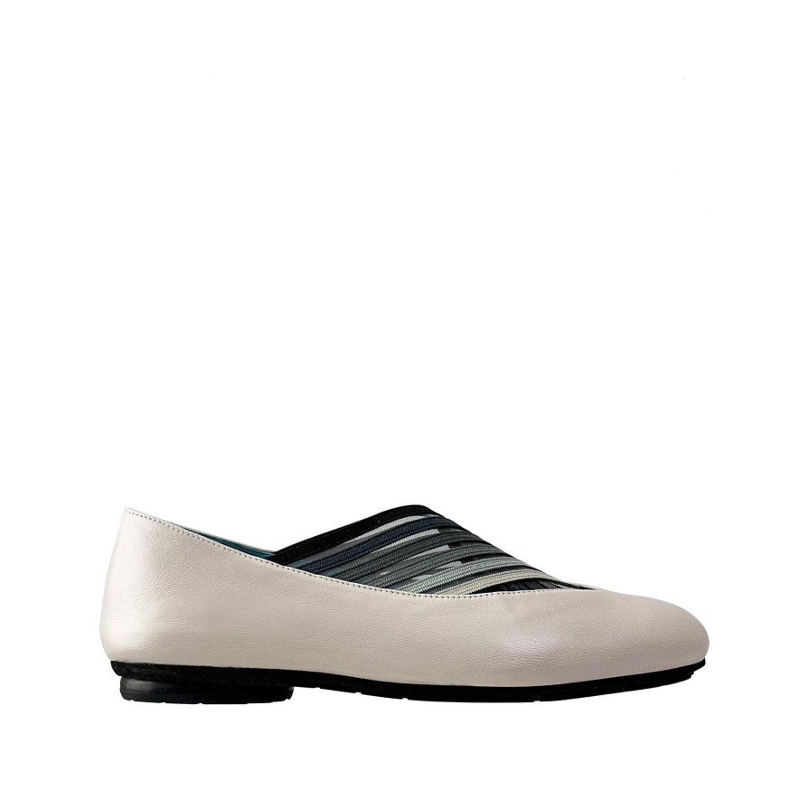 Ron White Gragas By Thierry Rabotin Ivory Flats & Loafers